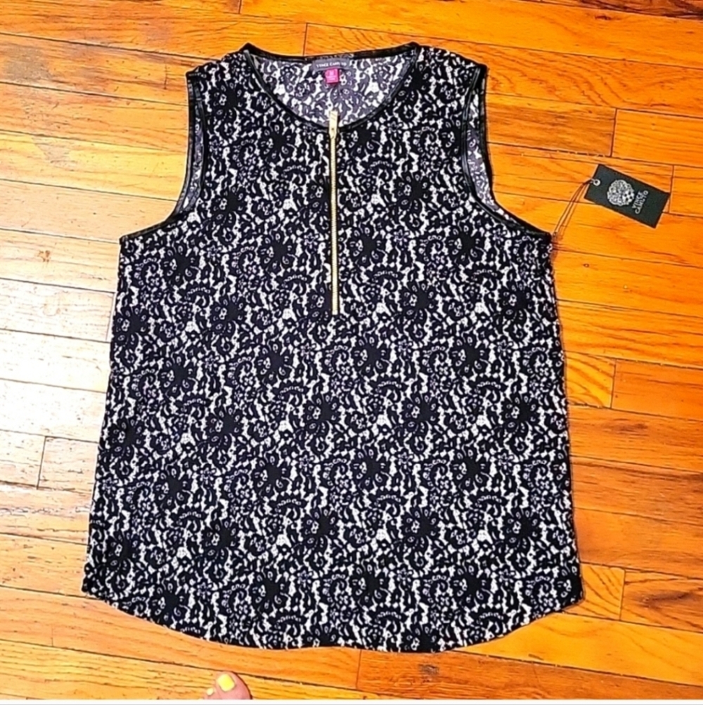 NWT Vince Camuto‎ Goth printed lace top. - Picture 6 of 6